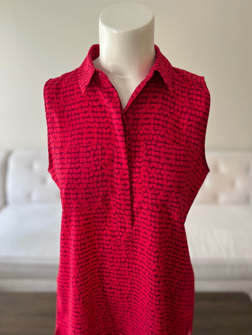 Ann Taylor Sleeveless Collared Blouse Classic Tailored Fit Subtle Pattern